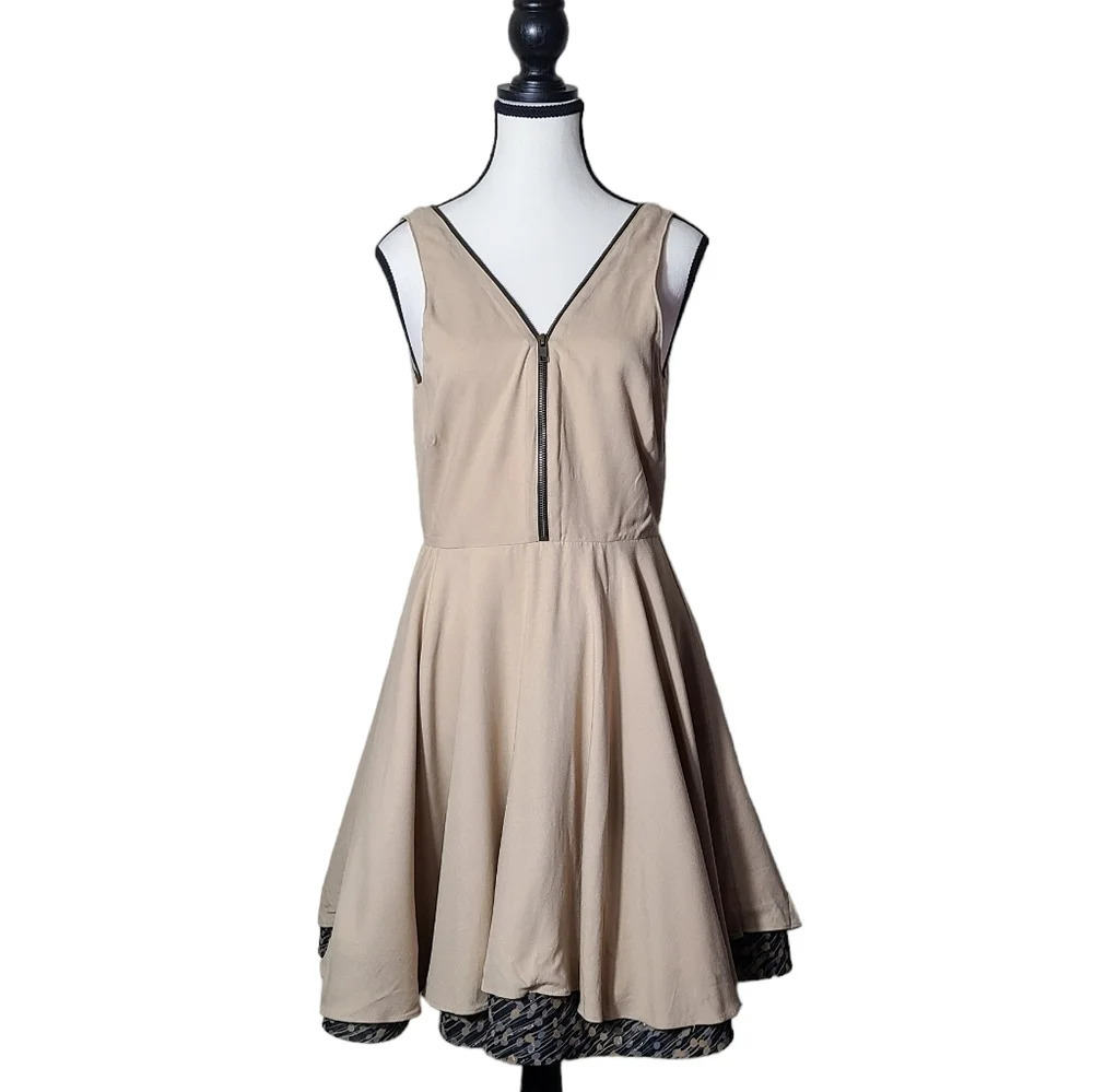 Karen Zambos Veronica open back front zipper swing style‎ dress size Medium